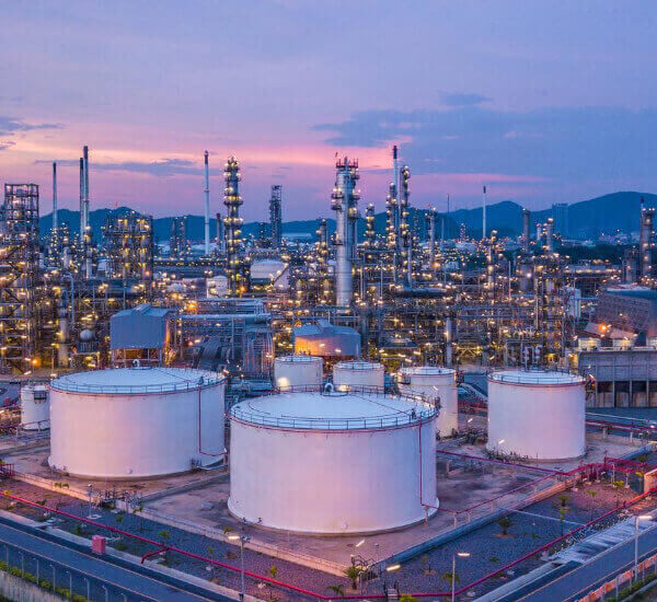 بعد حادثة مصفاة رأس تنورة .. وزارة الطاقة السعودية تؤكد استمرار الإمدادات البترولية