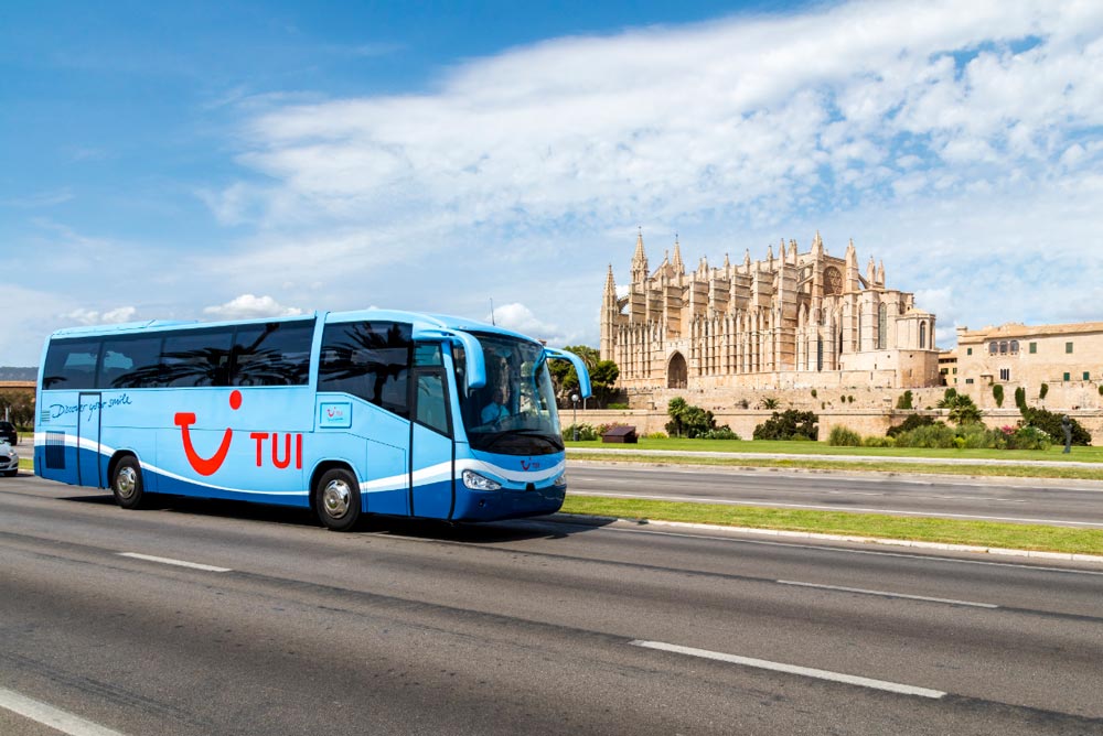 TUI Shatters Earnings Expectations, Paves the Way for London Exit