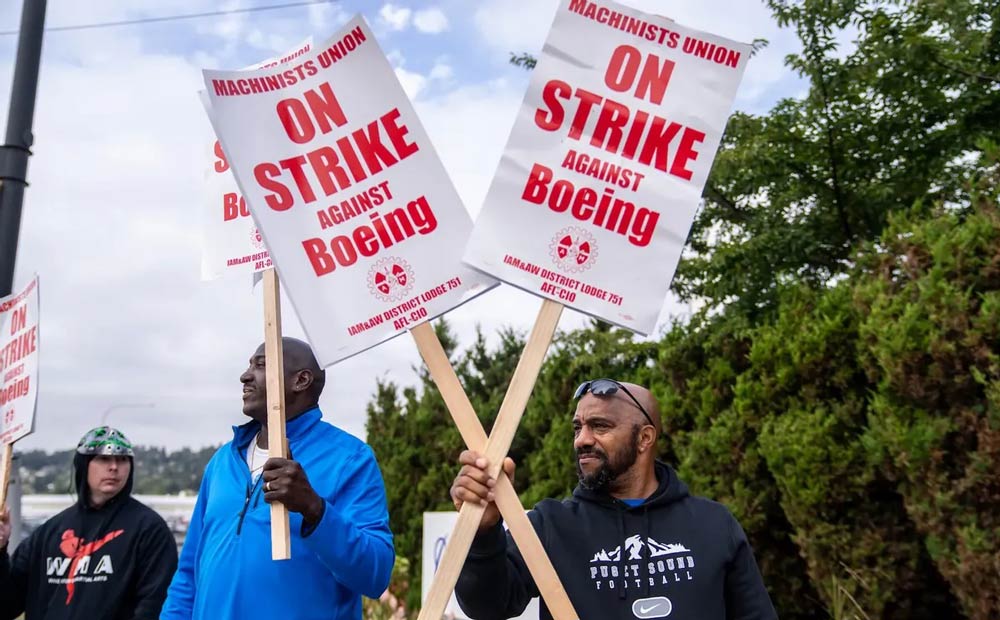 Boeing Machinists Extend Strike After Rejecting New Contract