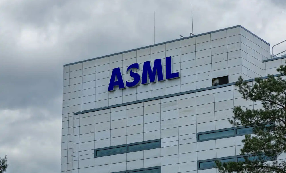 Chip Market Shaken by ASML’s Sales Forecast and U.S. Export Worries