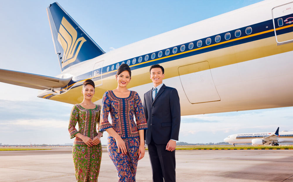 Singapore Airlines Faces Profit Slump: Shares Drop 6% in Competitive Market