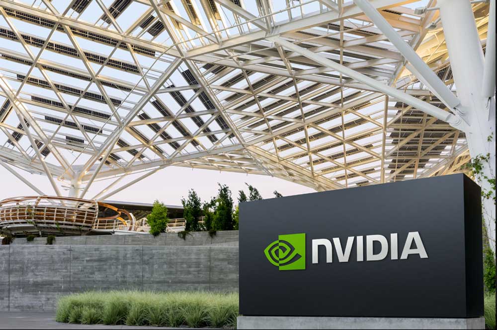 Asian Chip Stocks Tumble as Nvidia’s Growth Eases from Record Highs