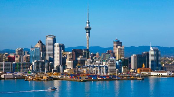 New Zealand’s Economy Contracts: Central Bank Likely to Slash Interest Rates Further