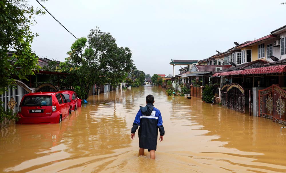 Southeast Asia Floods: Thailand and Malaysia Face Catastrophic Losses