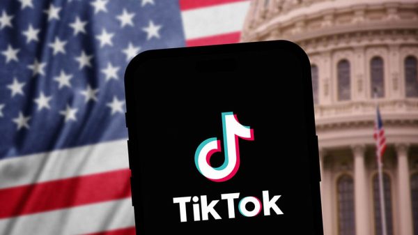 Lawmakers Push Apple and Google to Remove TikTok from App Stores