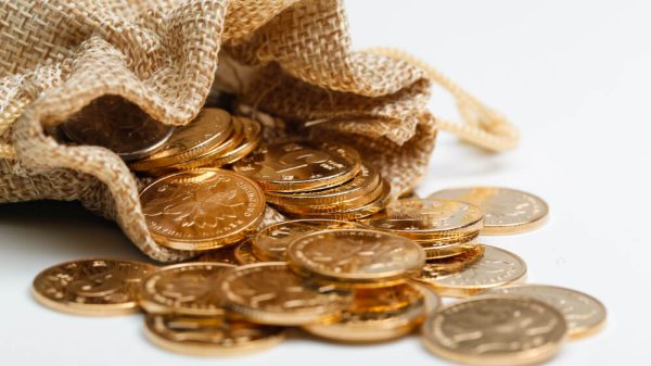 الذهب يحقق مكاسب وسط أجواء الشرق الأوسط المتوترة .. الأونصة بـ 3400$