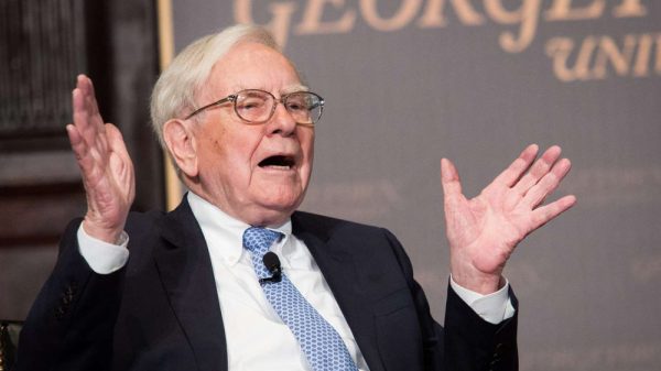 Berkshire Hathaway Trims Stocks, Builds Cash .. But Why?