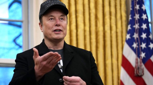 Federal Workforce in Turmoil as Musk Issues Report-or-Resign Ultimatum