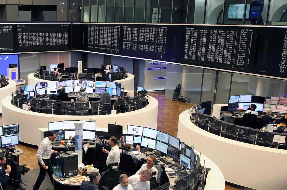 Erste Group Bank Soars, Shell Slips: European Markets Start the Week on a Mixed Note