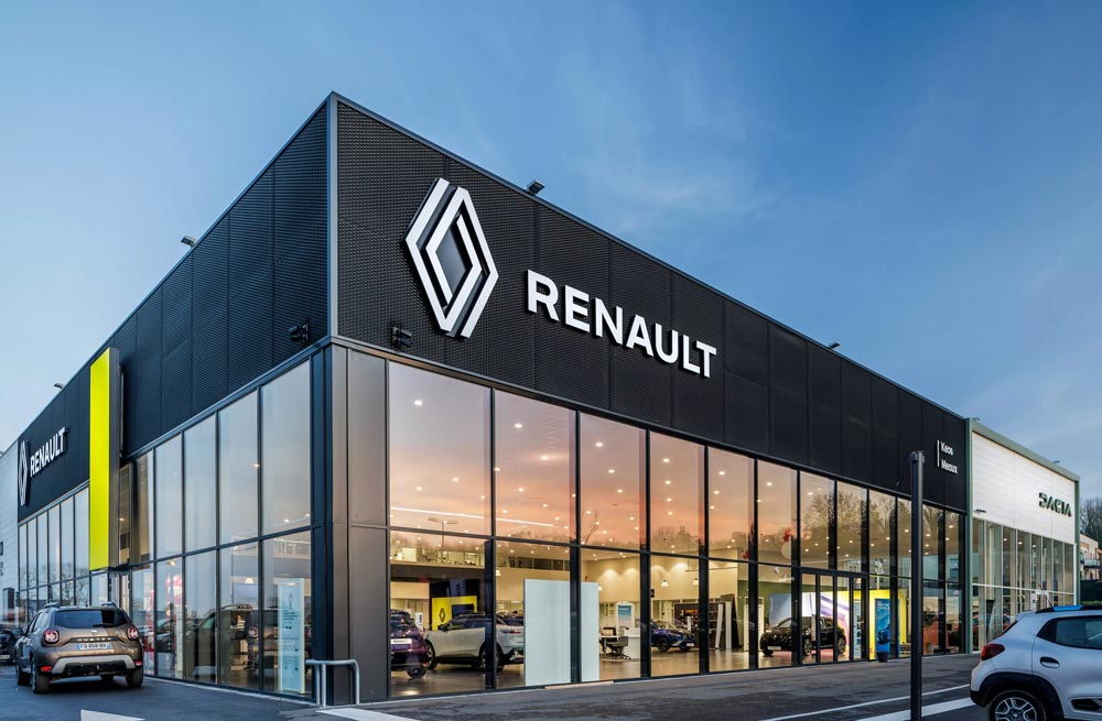 Renault Shares Sink 17% After Slashing 2025 Guidance and Leadership Shakeup