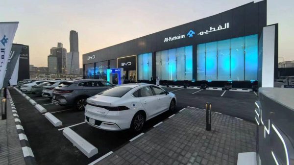 من ثلاث صالات إلى عشر .. خطة “بي واي دي” للتوسع في السعودية