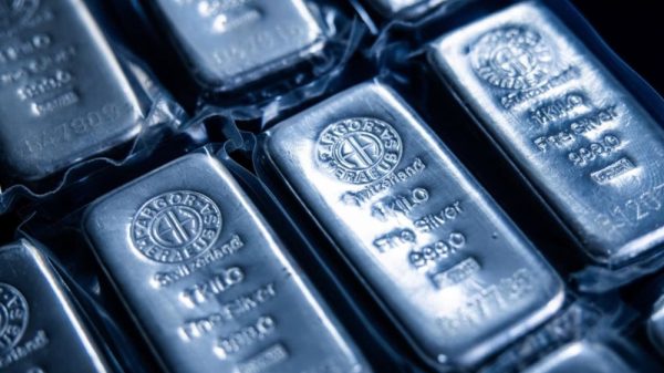 الطلب الصناعي يقود سوق الفضة إلى مستويات جديدة .. فهل تستمر المكاسب؟