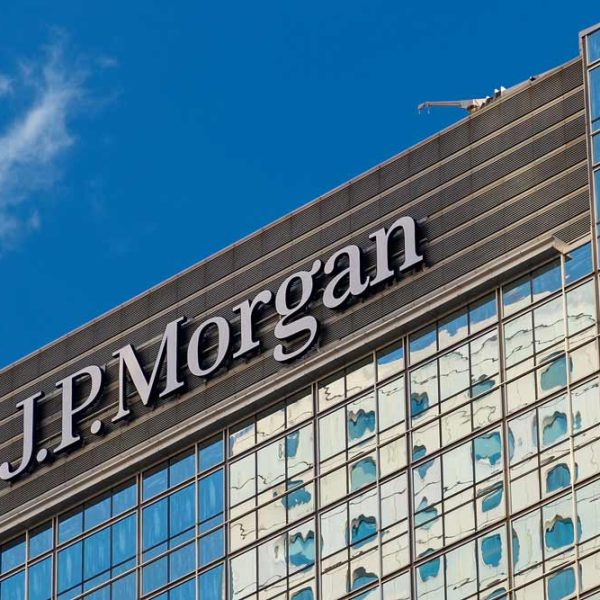 جيه بي مورجان يحذر من انهيار مالي محتمل كما حصل عام 2008