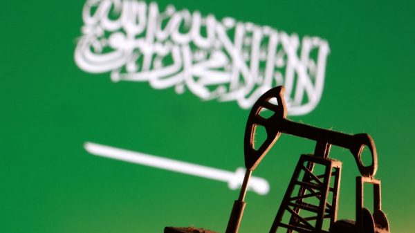 السعودية تنقل النفط بعيدًا عن هرمز .. 7 ملايين برميل يوميًا عبر خط شرق-غرب